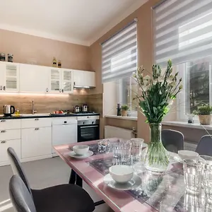  Appartamento With Sunny Garden By Michal&friends Repubblica Ceca